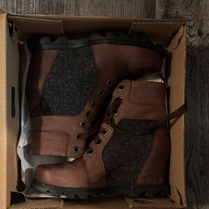 Sorel Joan of Arctic Wedge III Lace Up  - Brown and Grey - Size 7.5